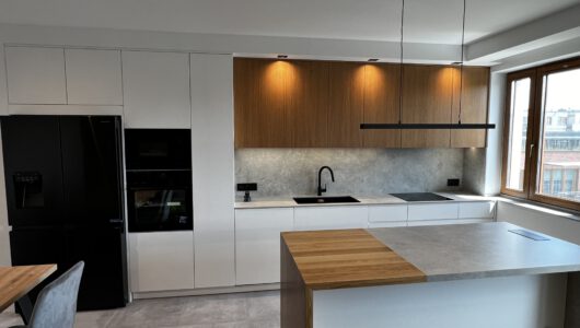 Rozwiązania dla małych kuchni: Jak optymalnie wykorzystać przestrzeń